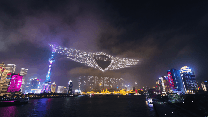 Genesis 用 3281 部無人機砌出圖案【有片睇】打破最多無人機同時飛行世界紀錄
