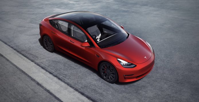 Tesla 新專利軚盤置中   前排座椅可180度向後轉