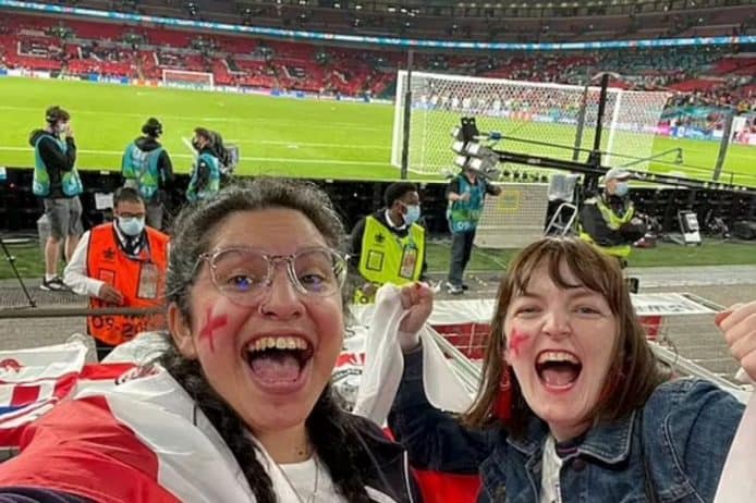 英球迷詐病睇波因畫面高清斷正     被上司認出翌日遭解僱