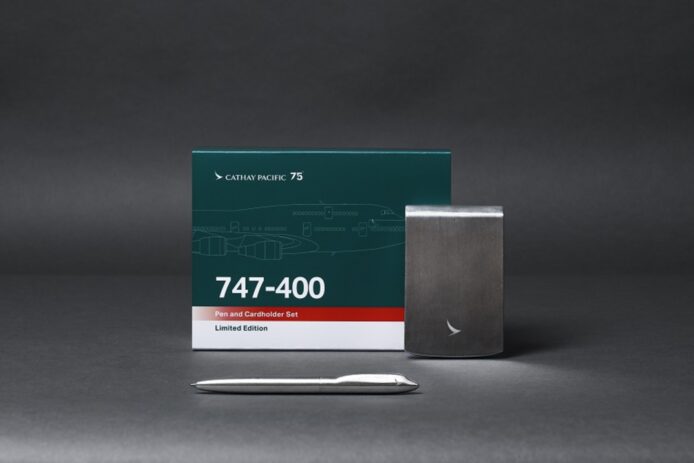 國泰747客機變身金屬筆    退役機身物料製造75周年紀念品