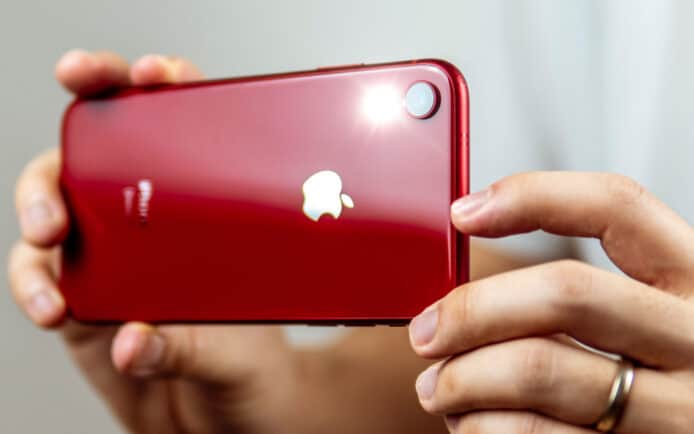 日韓 iPhone 終可關快門鈴聲   需要更新 iOS 15 並在外國使用