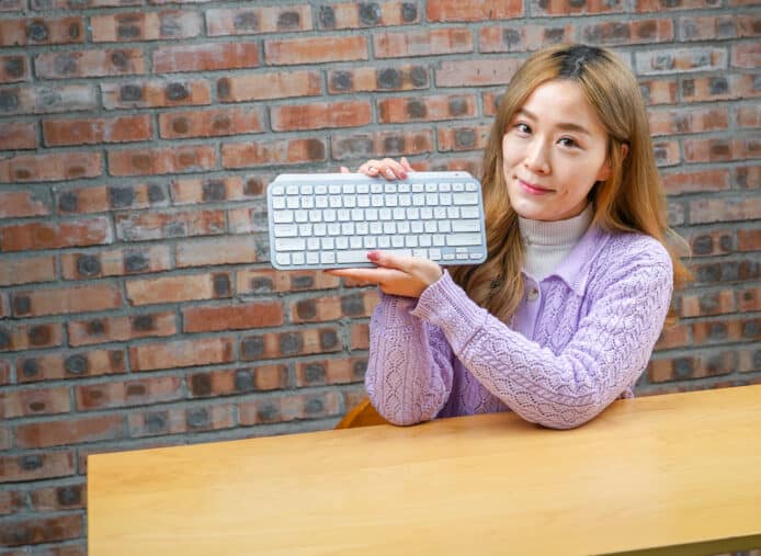 【評測】Logitech MX KEYS Mini 智能無線鍵盤   Emoji快捷鍵 + 一按切換3款裝置