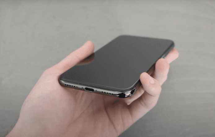 自製 USB-C 頭 iPhone 過程大公開  活用細微空間放置特製電路板