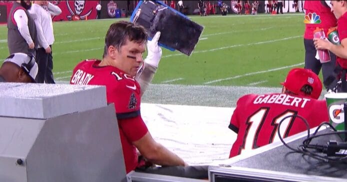 NFL 球員砸 Surface 發洩   遭賽會警告再犯將被罰款