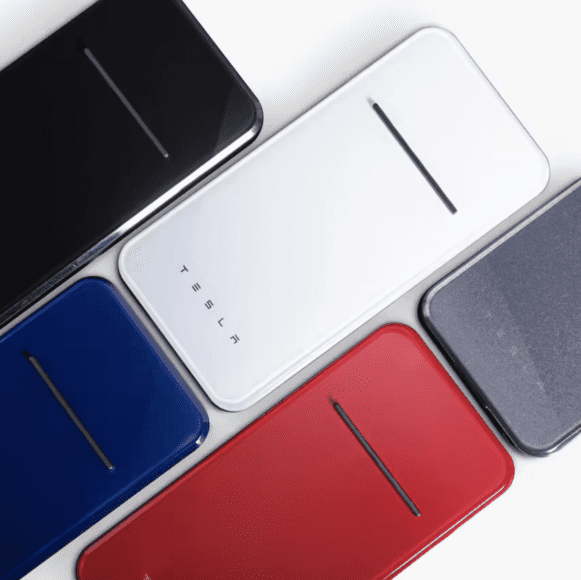 Tesla 推出「尿袋」2.0    Qi 無線雙向充電 ＋ 五款配色