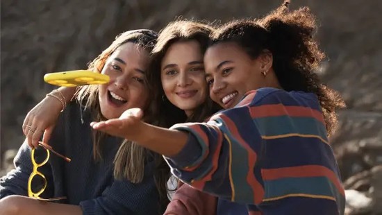 Snapchat Pixy 小型航拍機   設 4 種自拍飛行模式