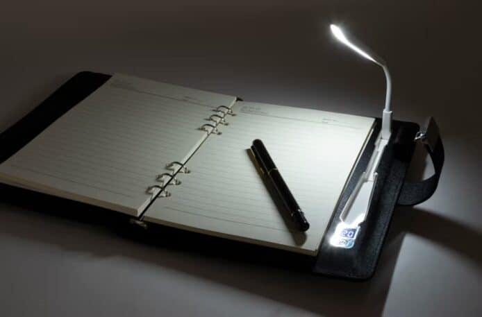 傳統紙本筆記簿科技化   加入指紋解鎖流動充電等功能