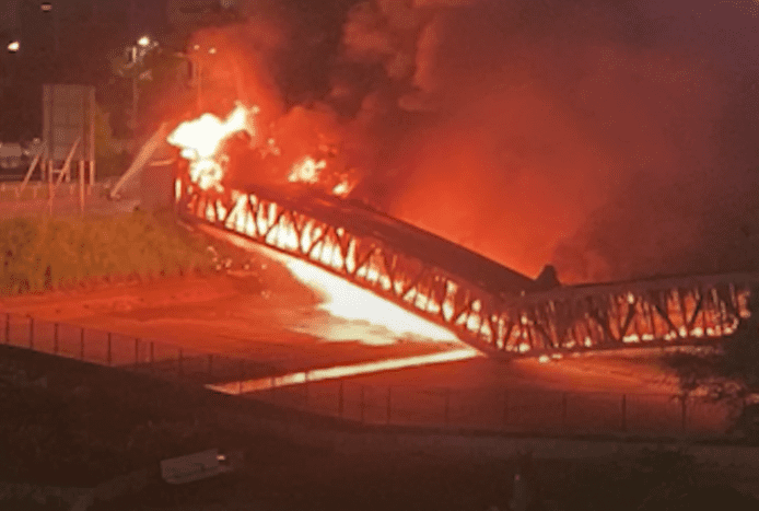 滅火機械人助撲熄元朗電纜大火     射程 60 米 + 出水量 3000 公升