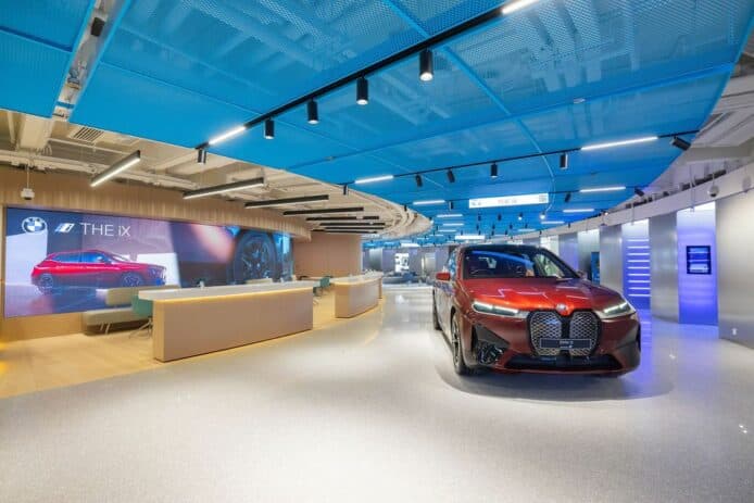 BMW iSpace 電動車旗艦店試業    12 個充電位 + 新 iX1 接受預訂