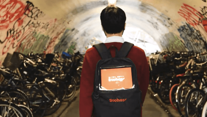 背着 iPad 就能賺 70 元時薪  日本澀谷全新街頭廣告版