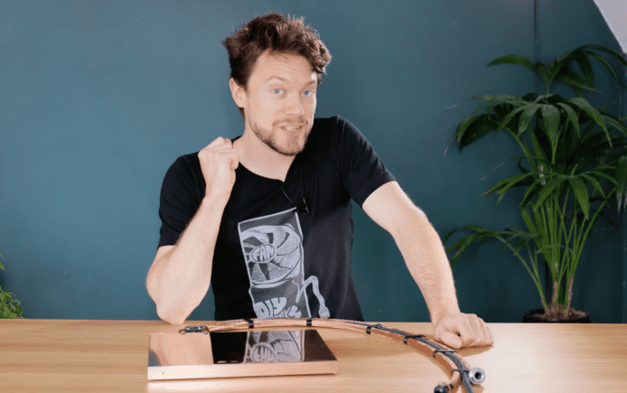 神人改裝 2cm 激薄 PS5    可流暢玩到《Horizon Forbidden West》