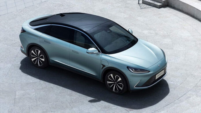 全球首款 Huawei Inside 電動車   極狐 alphaS 發表售 46 萬起