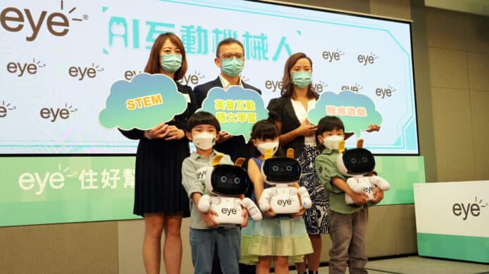 PCCW eye AI 互動機械人　功能齊全　可學語言　跳舞　學 STEM　遙距通話 ……