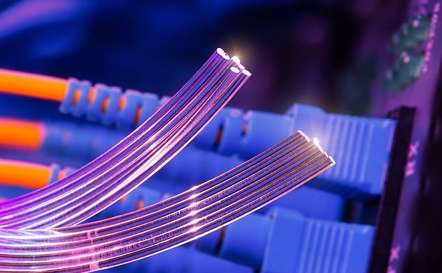 中國清華大學研發光纖竊聽     光纖線 800 米遠的聲音都能聽到