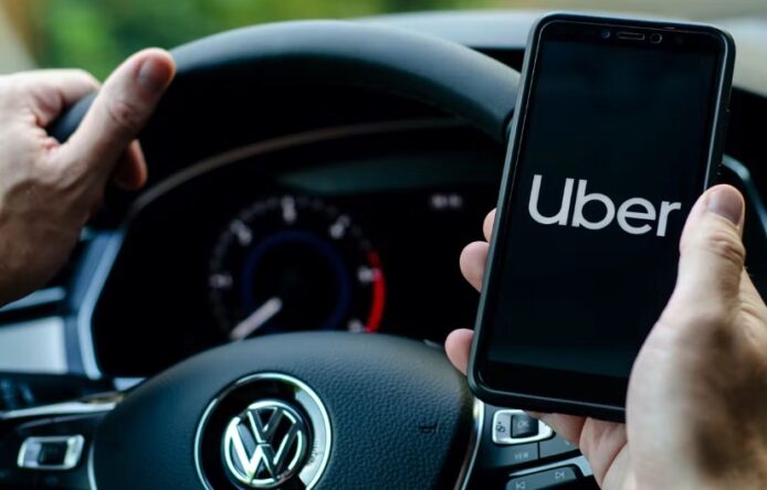 的士業界請願要求徹查 Uber    稱每天被 「搶走」2,100 萬元生意