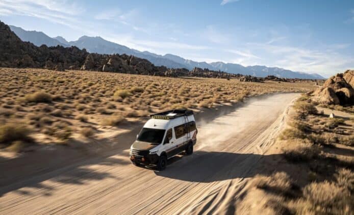 Starlink 全新車載天線   「任何陸地上移動物體」都可隨時上網