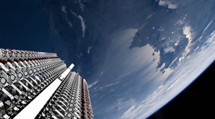 專家：Starlink 衛星碎片墜落地球     或會擊中飛機造成空難