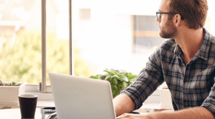 返工時間要開 Webcam 違反人權  美電訊公司需賠償 57.2 萬