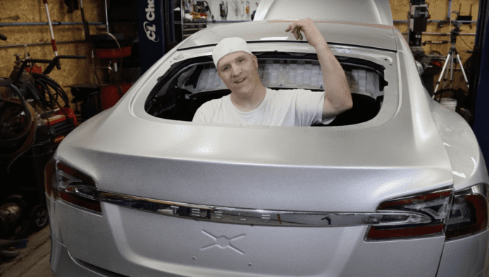 Tesla 改裝成油電車   不充電行駛 3000 公里