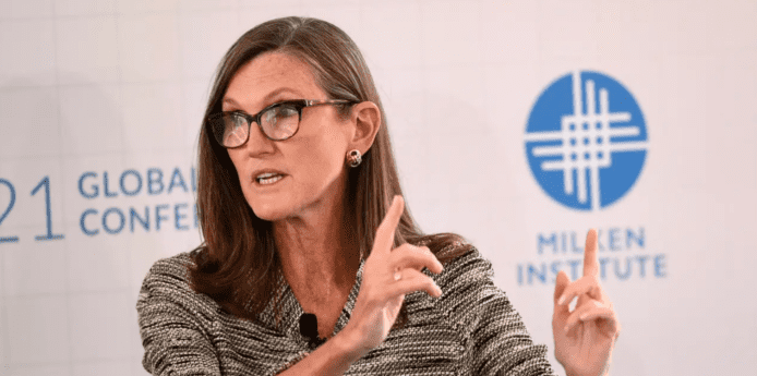 「契媽」Cathie Wood 睇好虛擬貨幣     預計 2030 年比特幣可見 100 萬美元