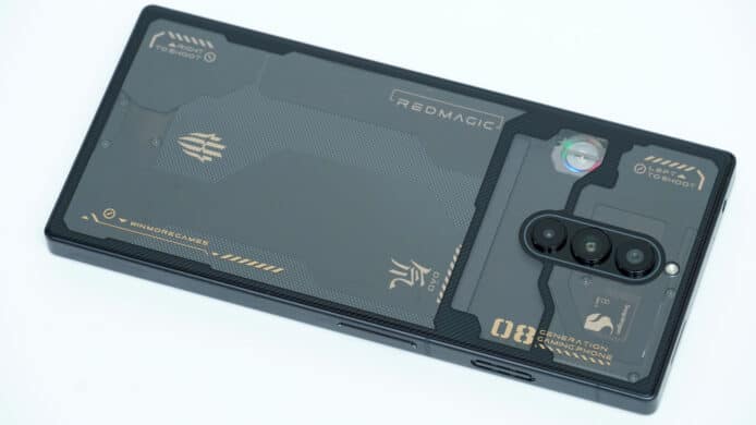 【評測】紅魔 8 Pro　外形　手感　打機表現　散熱　屏幕　效能開箱評測