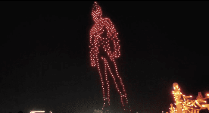 日本神戶現 40 米超人 7 號   500 多架無人機盛大演出