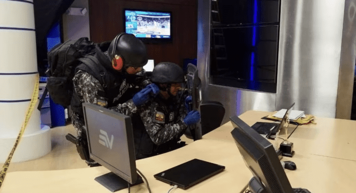 厄瓜多爾報館收 USB 手指炸彈   USB 手指藏炸藥一插入電腦即爆炸