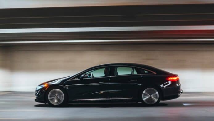 Benz EQE/EQS 推付費解鎖功能　月費 60 美元起改善加速表現