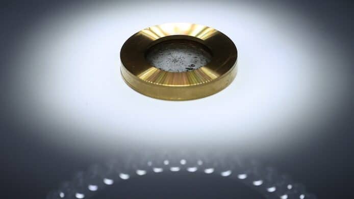 中國向法、俄贈 2020 年月球樣本    俄羅斯以 54 年前樣本回禮