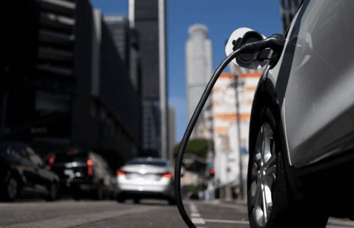 民意調查：近一半美國人不願購買電動車    因充電基礎設施不足