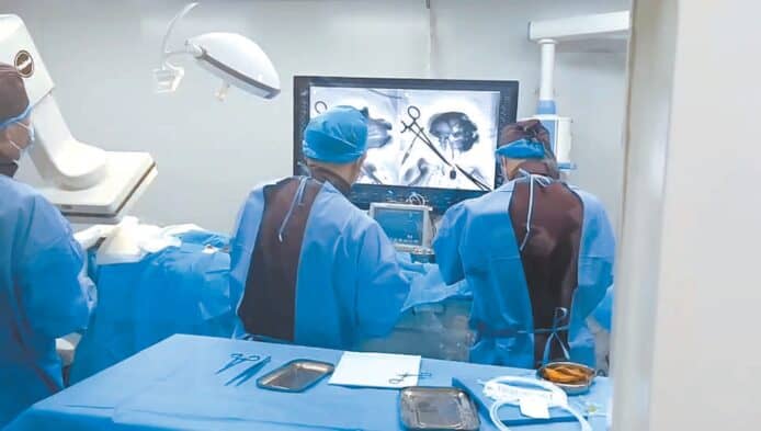 猴腦遙控機械臂     中國成全球首例