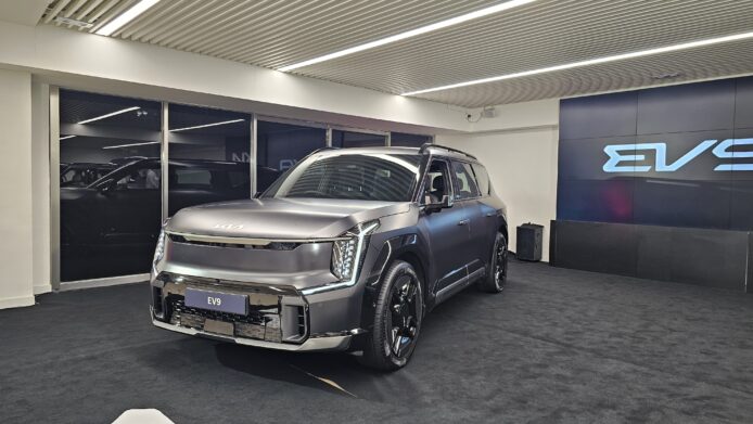 Kia 純電 SUV EV9 抵港  中排可 180 度轉向 + 車廂採用再生物料