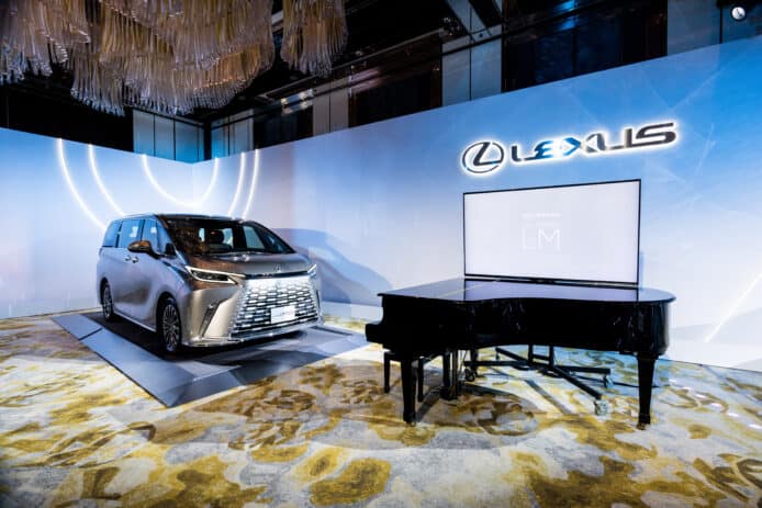 Lexus LM 旗艦級豪華 MPV 抵港　超闊 48 吋螢幕 + 隔層玻璃分隔前後座