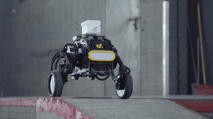 《刑天》雙足機械人開箱  可載人及跳高 但 AI 部分實在是…