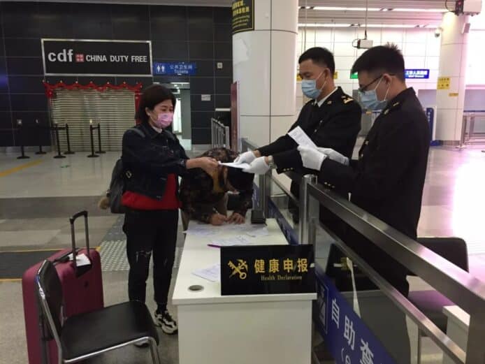 往來中國明起免填「黑碼」    如有傳染病徵狀人士須主動申報