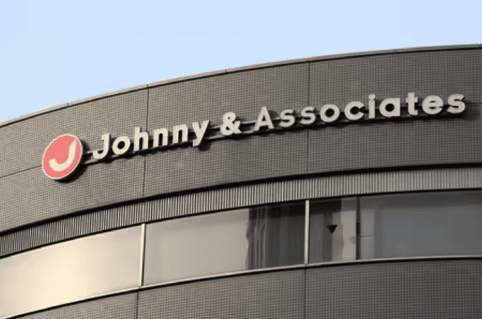 Johnny 事務所易名 SMILE-UP    惟所有網址已有人用被轟計劃太差