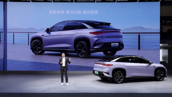 比亞迪發表中型 SUV   海獅 07 挑戰 Tesla Model Y