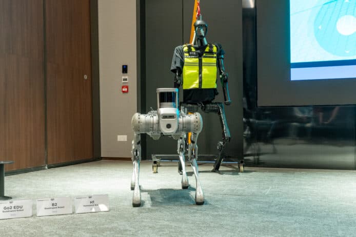 Unitree 人形機械人H1 + 四足仿生機械人B2   腳踢不會跌、四足機械人可負重