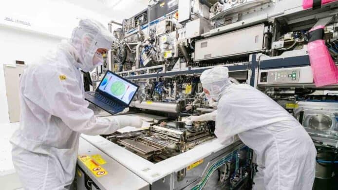 ASML 抱怨在荷蘭營運困難