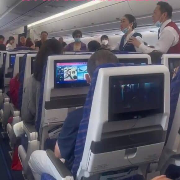 中國再發生飛機乘客向引擎丟硬幣