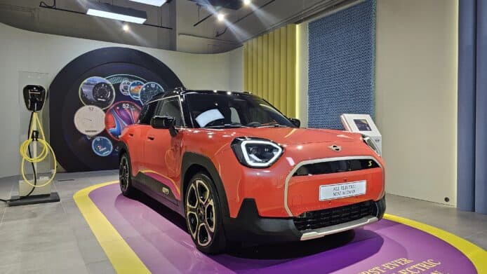 MINI ACEMAN 登陸香港  外形致敬經典車系 + 智能圓形 OLED 中控系統