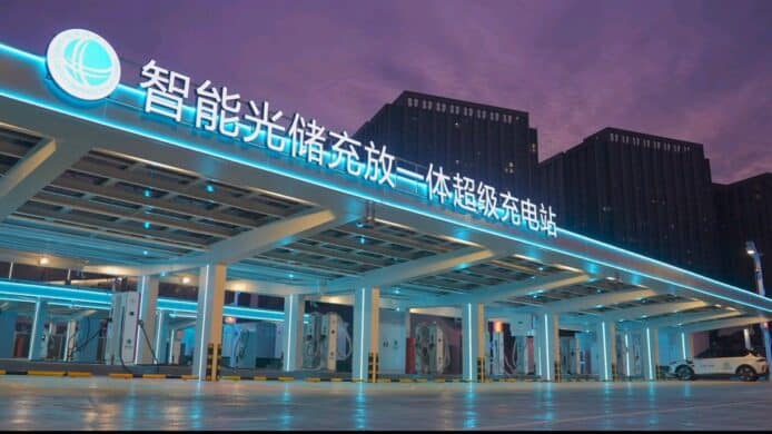 湖北首座液冷超級充電中心投入運作    電動車充電 5 分鐘可行駛 300 公里