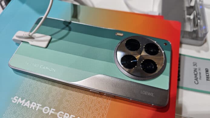 【Computex 2024】LOEWE 版 TECNO Camon 30 現身　漸變綠機背吸引 + 手感不俗