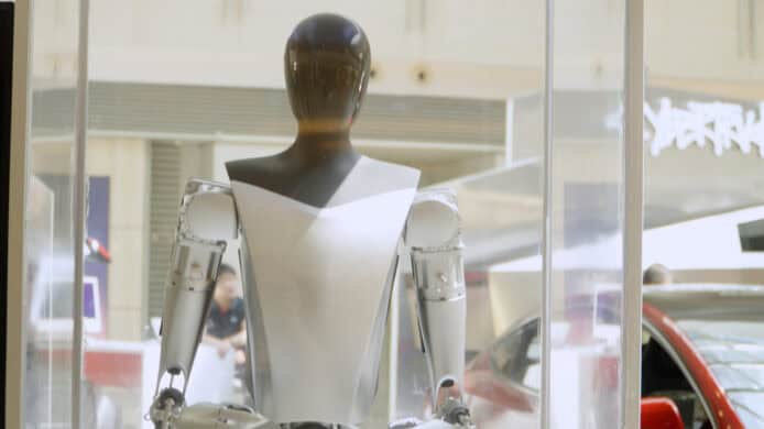 香港搶先睇 Tesla Optimus 機械人　同場展出 Cybertruck、Model 3 + Model Y 新閃電銀色