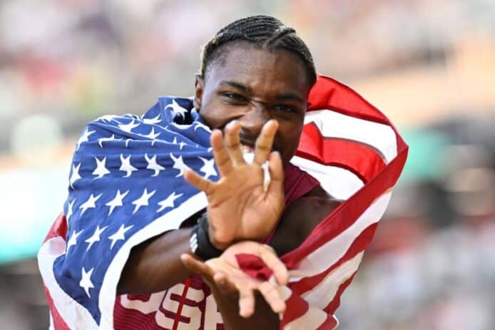 奧運男飛人「龜波氣功」慶祝   曾開跑前哂《遊戲王》卡、被日媒稱「最快的宅」