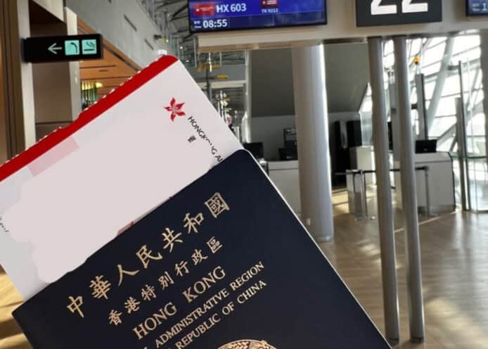 港人機場「打卡」被人取消機票   疑相片無遮英文全名、機票號碼出事