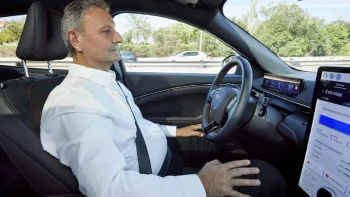 研究：輔助駕駛令人分心   得閒沒事必定找其他事做