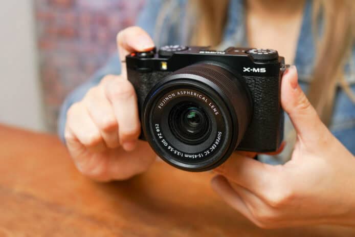【評測】FUJIFILM X-M5 入門級便攜相機   質感超正的入門機 + 夜間拍攝更滿意