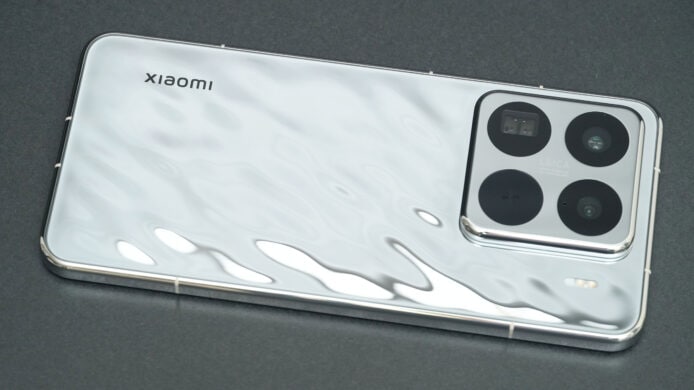 【評測】小米 15 Pro 亮銀版國行開箱評測　凹凸玻璃搶眼兼好手感 + 熒幕表現依然出色 + 相機配置驚喜欠奉 + 旗艦級效能電量亦夠「長氣」