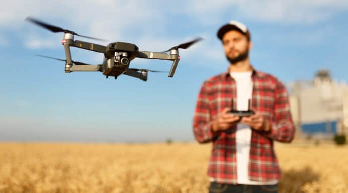 中國無人機「飛手」人才缺百萬  考試後月薪高達 3 萬